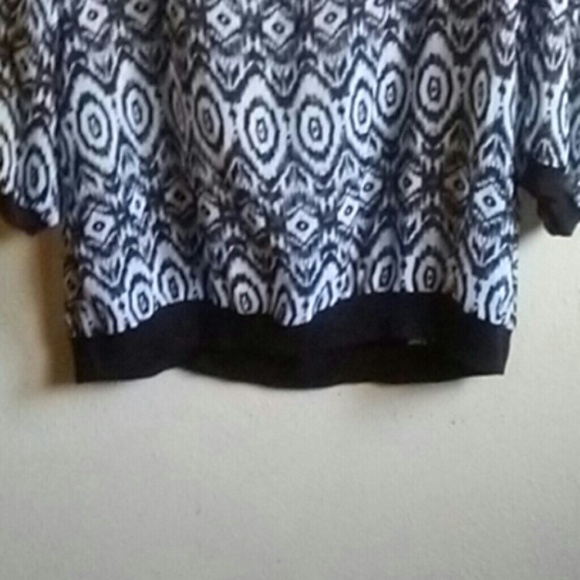Final Price Mix & Co Black print  blouse - Picture 4 of 4